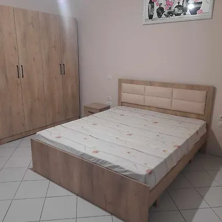 Saukwood * Τίρανα
